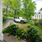 Spacious 2br - 90m2 - Parking - 4min Colonnade * 마리안스케 라즈네