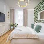 Spacious 2br - 90m2 - Parking - 4min Colonnade *