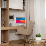 Spacious 2br - 90m2 - Parking - 4min Colonnade * 마리안스케 라즈네