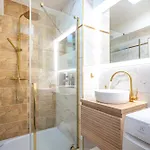 Spacious 2br - 90m2 - Parking - 4min Colonnade 아파트 마리안스케 라즈네