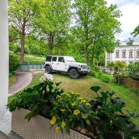 Spacious 2br - 90m2 - Parking - 4min Colonnade * Mariënbad