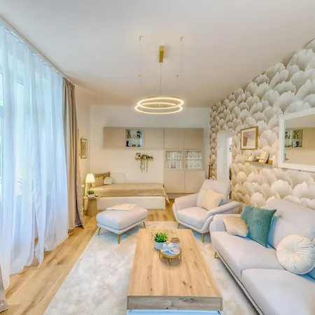 Luxury New Near The Colonnade With Parking & 4 Min To The Center - Near The Forest Appartement