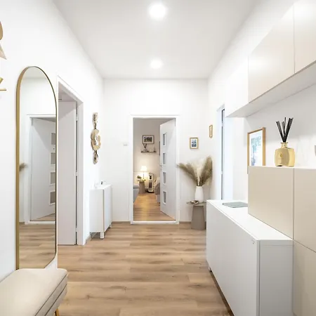 Spacious 2br - 90m2 - Parking - 4min Colonnade Mariánské Lázně